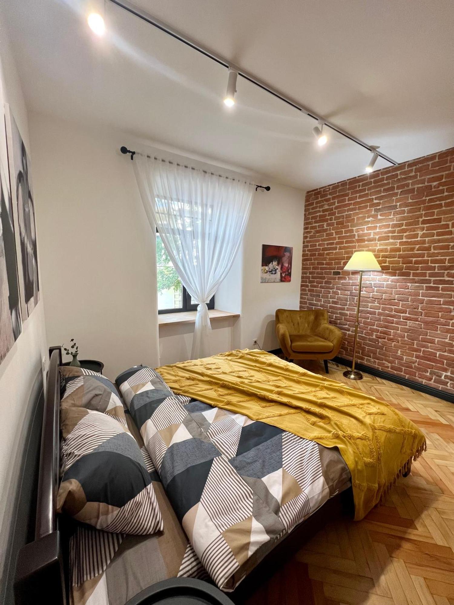 Art Apartment Glebova ลวีฟ ภายนอก รูปภาพ