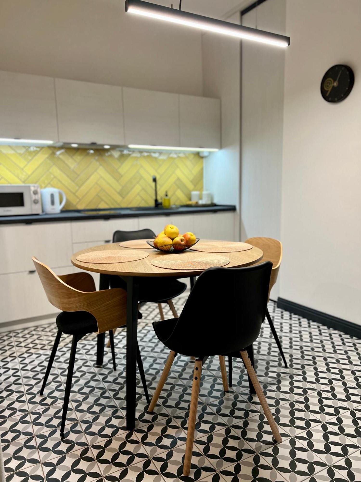 Art Apartment Glebova ลวีฟ ภายนอก รูปภาพ